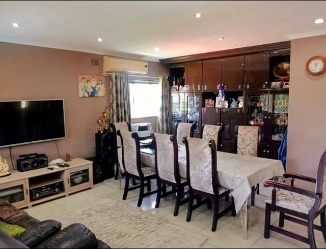 4 BEDROOM HOUSE FOR SALE IN SEA VIEW